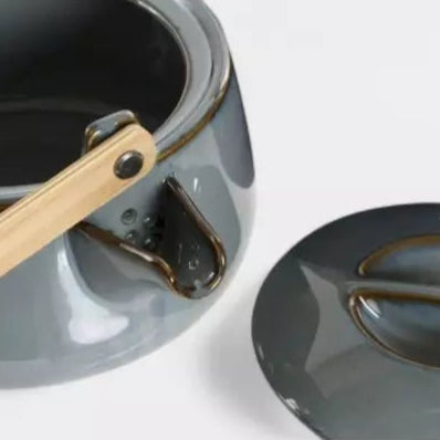 Théière en porcelaine bleu grisé avec anse en bois HANA