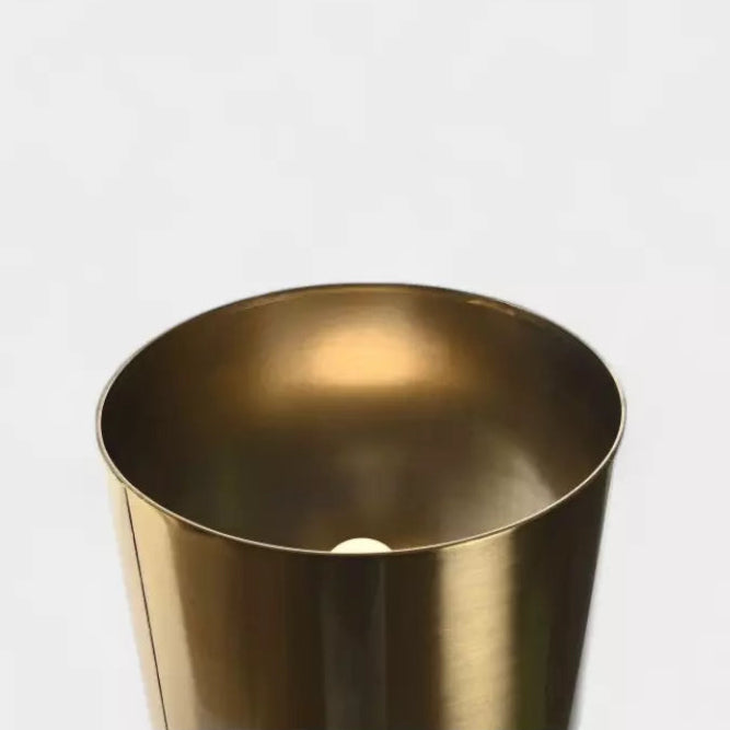 Lampe dorée sur trépied OLONNE