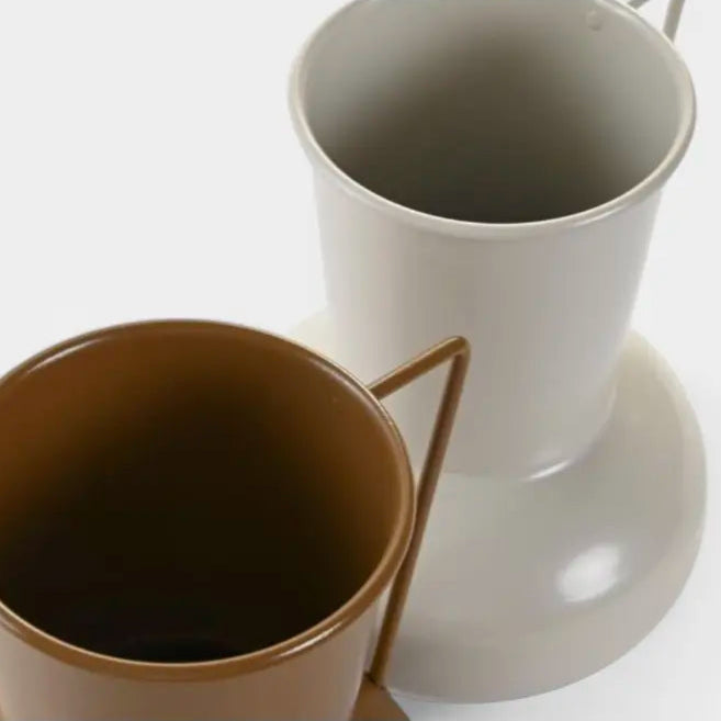 Duo de vases en métal moutarde et beige VORAL