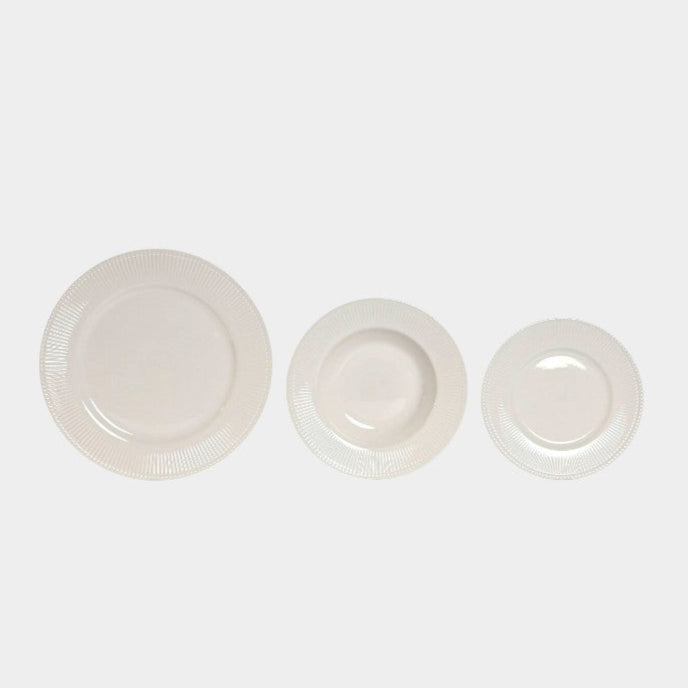 Service d’assiettes en porcelaine blanche (18 pièces)