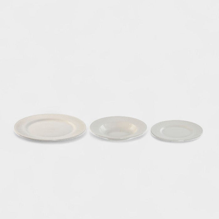 Service d’assiettes en porcelaine blanche (18 pièces)