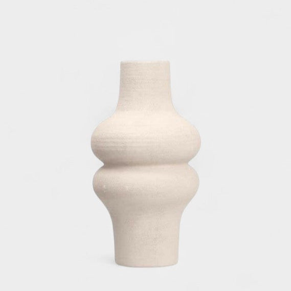 Vase sculptural blanc en céramique