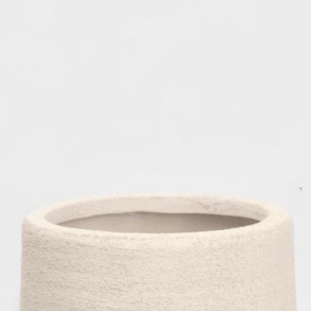 Vase sculptural blanc en céramique