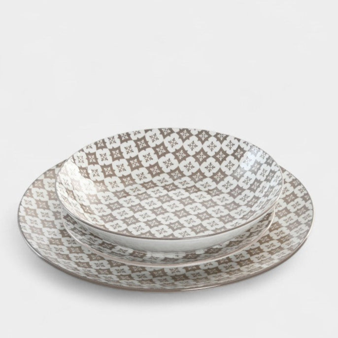 Service d’assiettes en porcelaine à motif beige