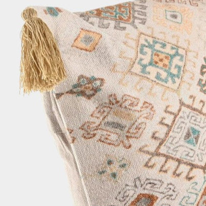 Coussin décoratif à motifs ethniques avec pompons