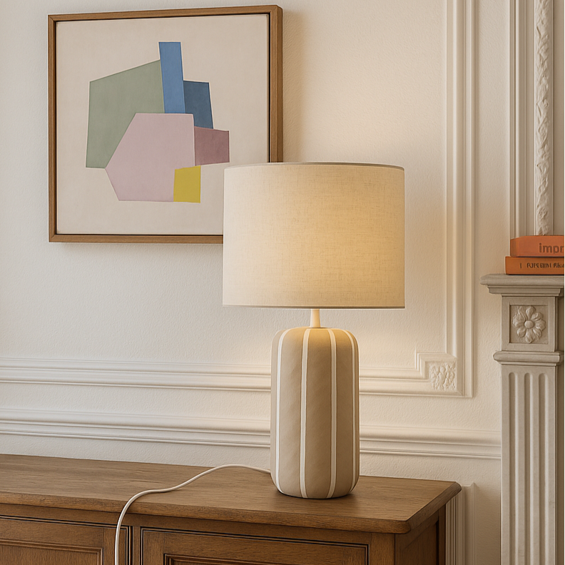 Lampe en céramique beige à rayures blanches AMALIA