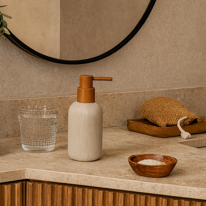 Distributeur savon en résine nervurée beige et marron NOBU