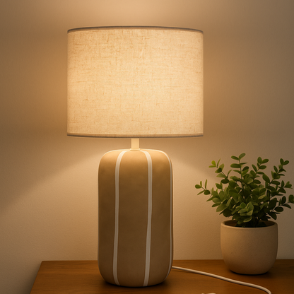 Lampe en céramique beige à rayures blanches AMALIA