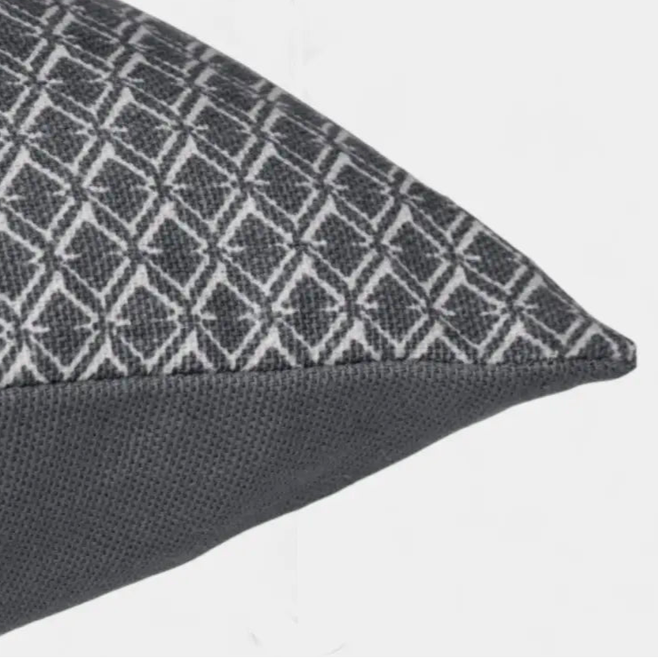 Coussin rectangle gris à motif COSMOS