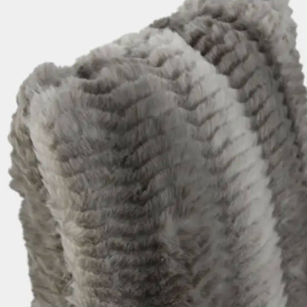 Coussin en fourrure grise COLOGNE