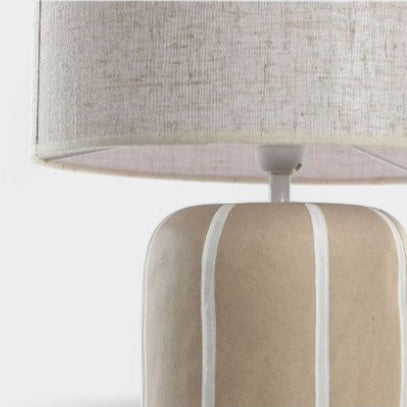 Lampe en céramique beige à rayures blanches AMALIA