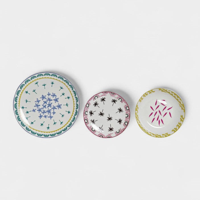 Service d’assiettes aux motifs exotiques