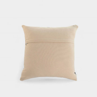 Coussin motif anomalier en cuir patchwork