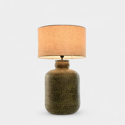 Lampe de table en aluminium vert avec abat-jour beige