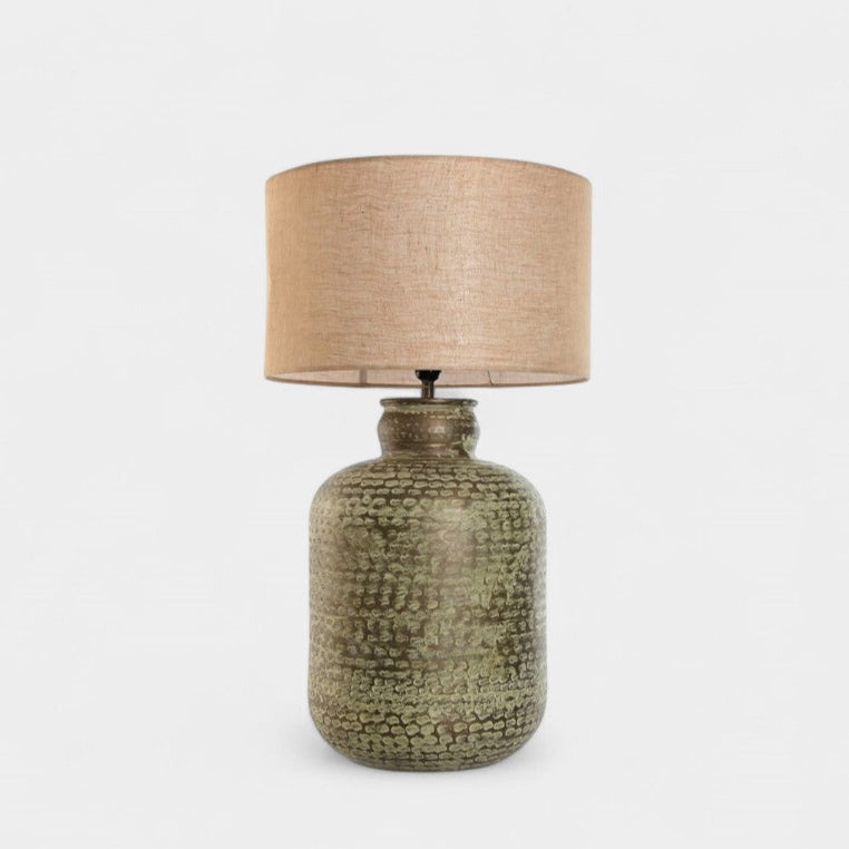 Lampe de table en aluminium vert avec abat-jour beige
