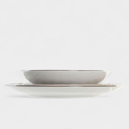 Service d’assiettes en porcelaine à motif beige