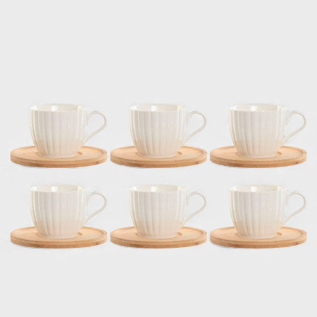 Lot de tasses en porcelaine avec soucoupes en bambou