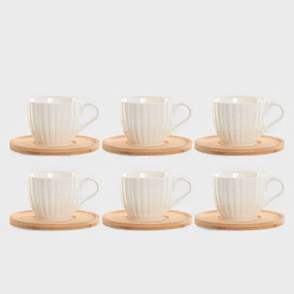 Lot de tasses en porcelaine avec soucoupes en bambou