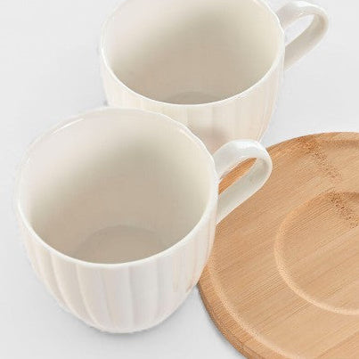 Lot de tasses en porcelaine avec soucoupes en bambou