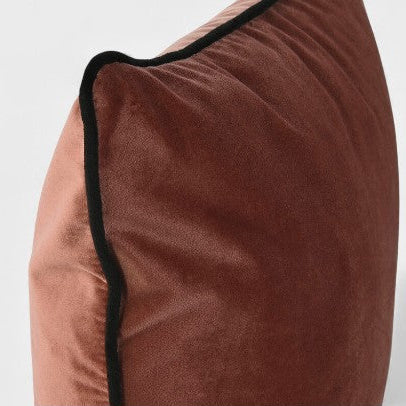 Coussin en velours rose poudré
