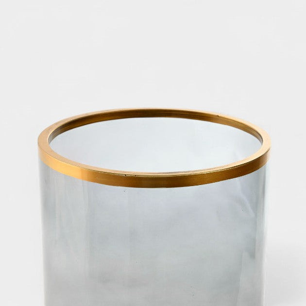Vase en verre fumé et finition dorée