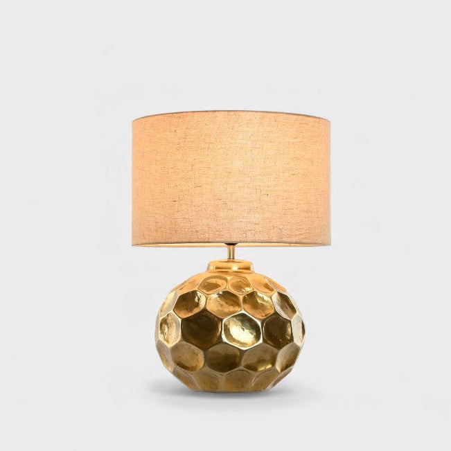 Lampe martelée dorée et abat-jour beige