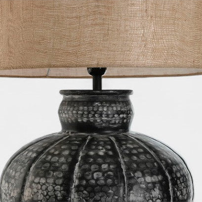 Lampe en aluminium texturée noire