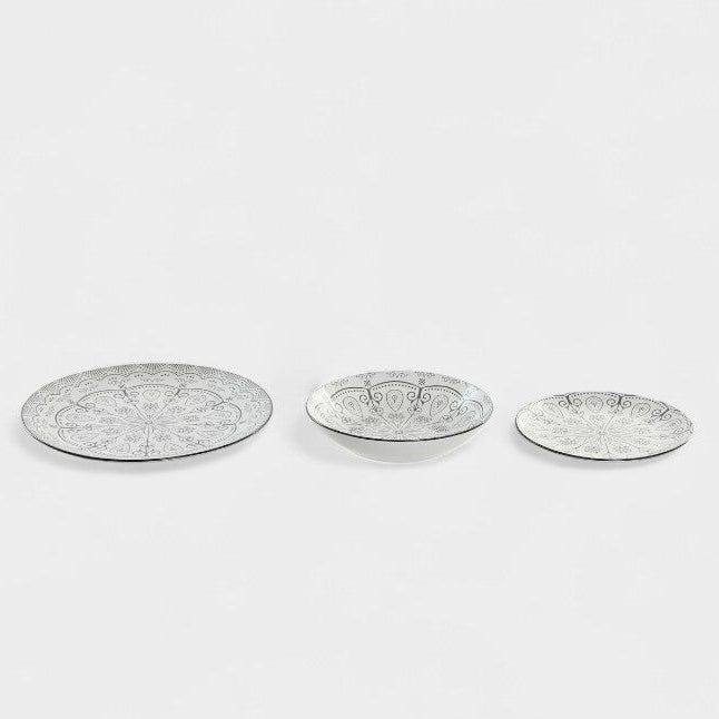 Assiettes en porcelaine motifs gris (18 pièces)