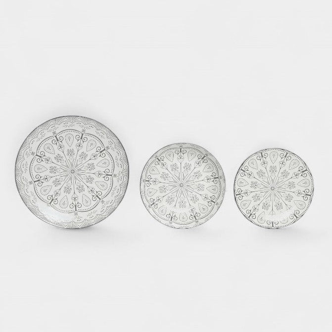 Assiettes en porcelaine motifs gris (18 pièces)