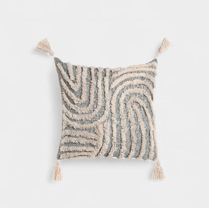 Coussin gris et beige texturé à pompons