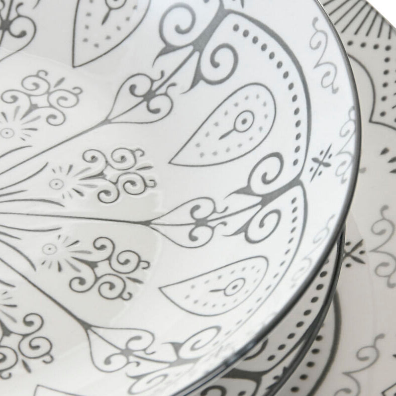 Assiettes en porcelaine motifs gris (18 pièces)