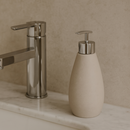 Distributeur de savon en résine beige LUVO
